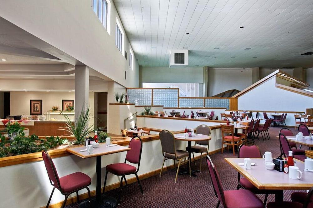 Salina Ambassador Hotel & Conference Center Restauracja zdjęcie
