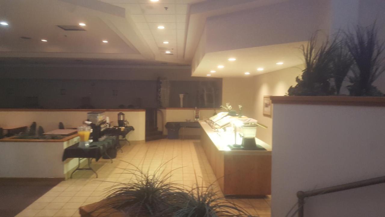 Salina Ambassador Hotel & Conference Center Zewnętrze zdjęcie